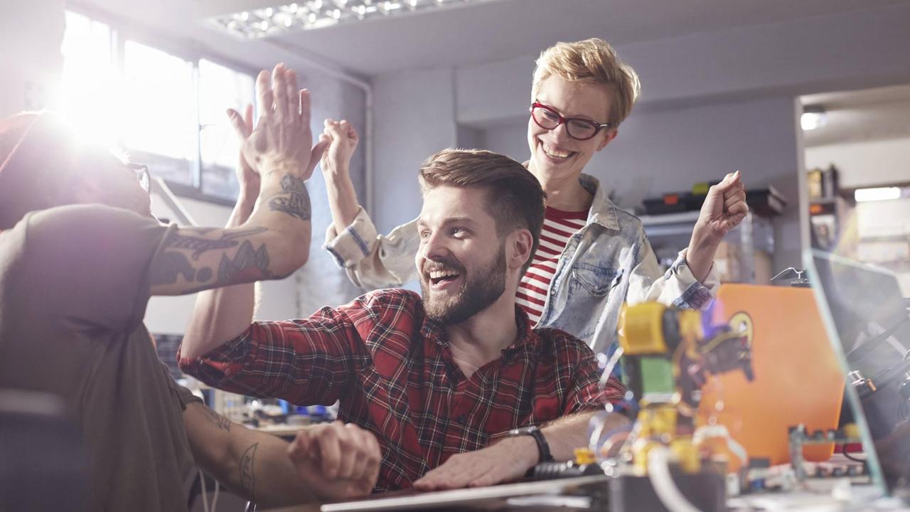 Designer feiern ihre Programmierung. Designer feiern ihre Programmierung.
