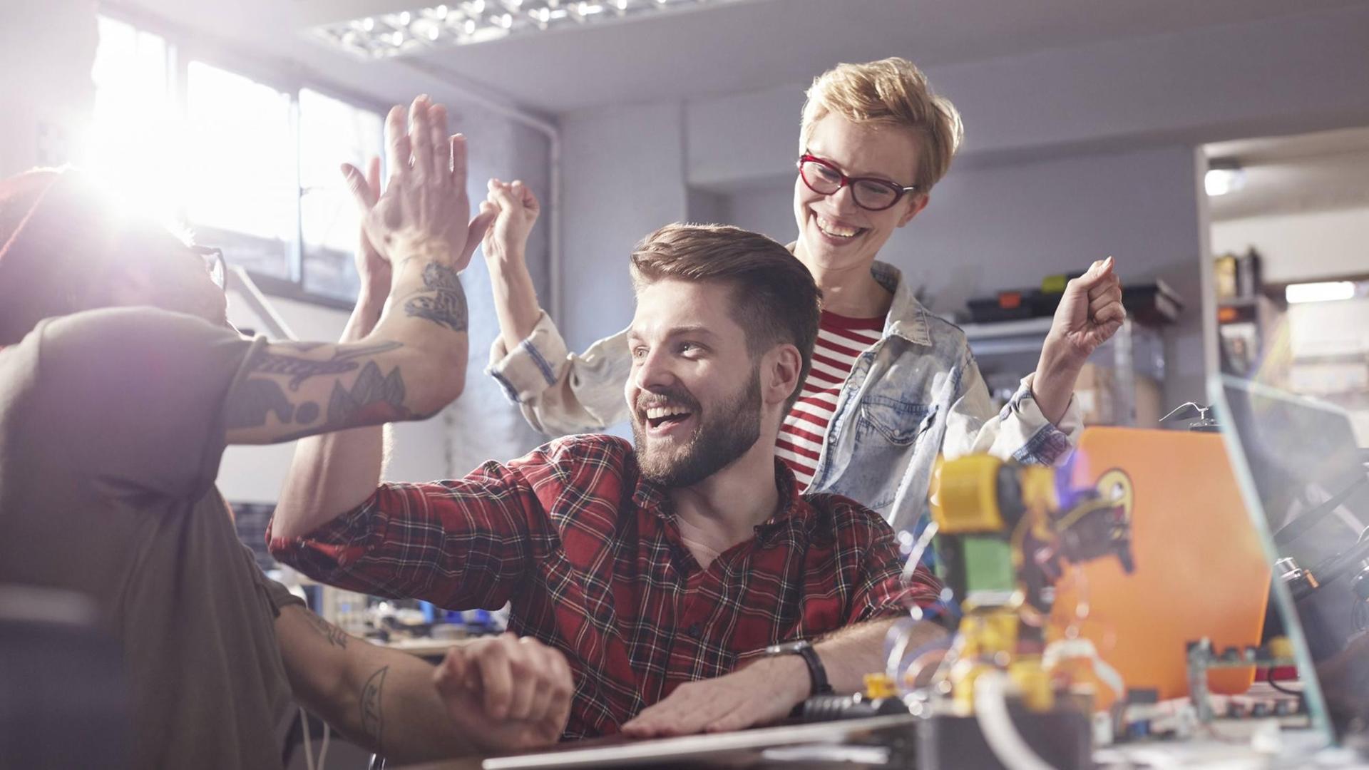 Designer feiern ihre Programmierung. Designer feiern ihre Programmierung.