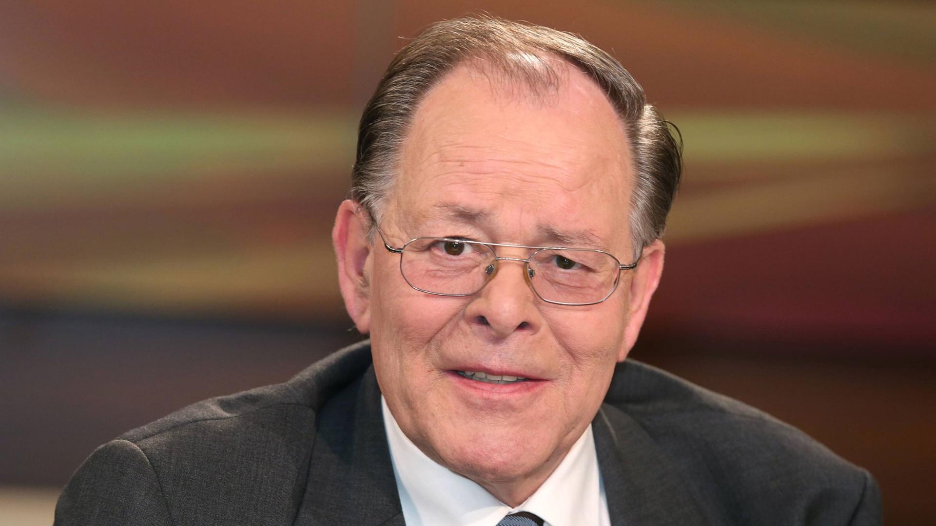 Rudolf Dreßler (SPD) in der ARD-Talkshow ANNE WILL am 30.07.2014 in Berlin Rudolf Dreßler (SPD) in der ARD-Talkshow ANNE WILL am 30.07.2014 in Berlin