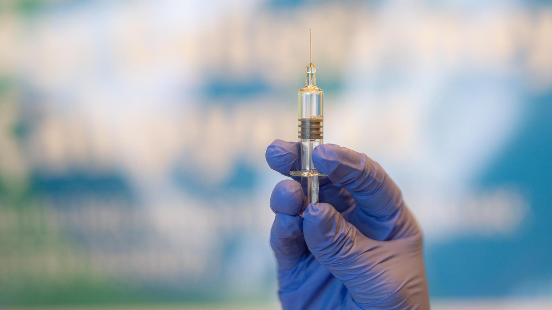 Impfstoff des Unternehmens Sinovac Biotech. Das Mittel wird zurzeit in der 3. Phase getestet. Impfstoff des Unternehmens Sinovac Biotech. Das Mittel wird zurzeit in der 3. Phase getestet.