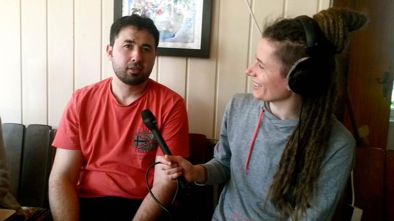 Autorin Julia Schäfer mit Ahmed aus Damaskus Autorin Julia Schäfer mit Ahmed aus Damaskus