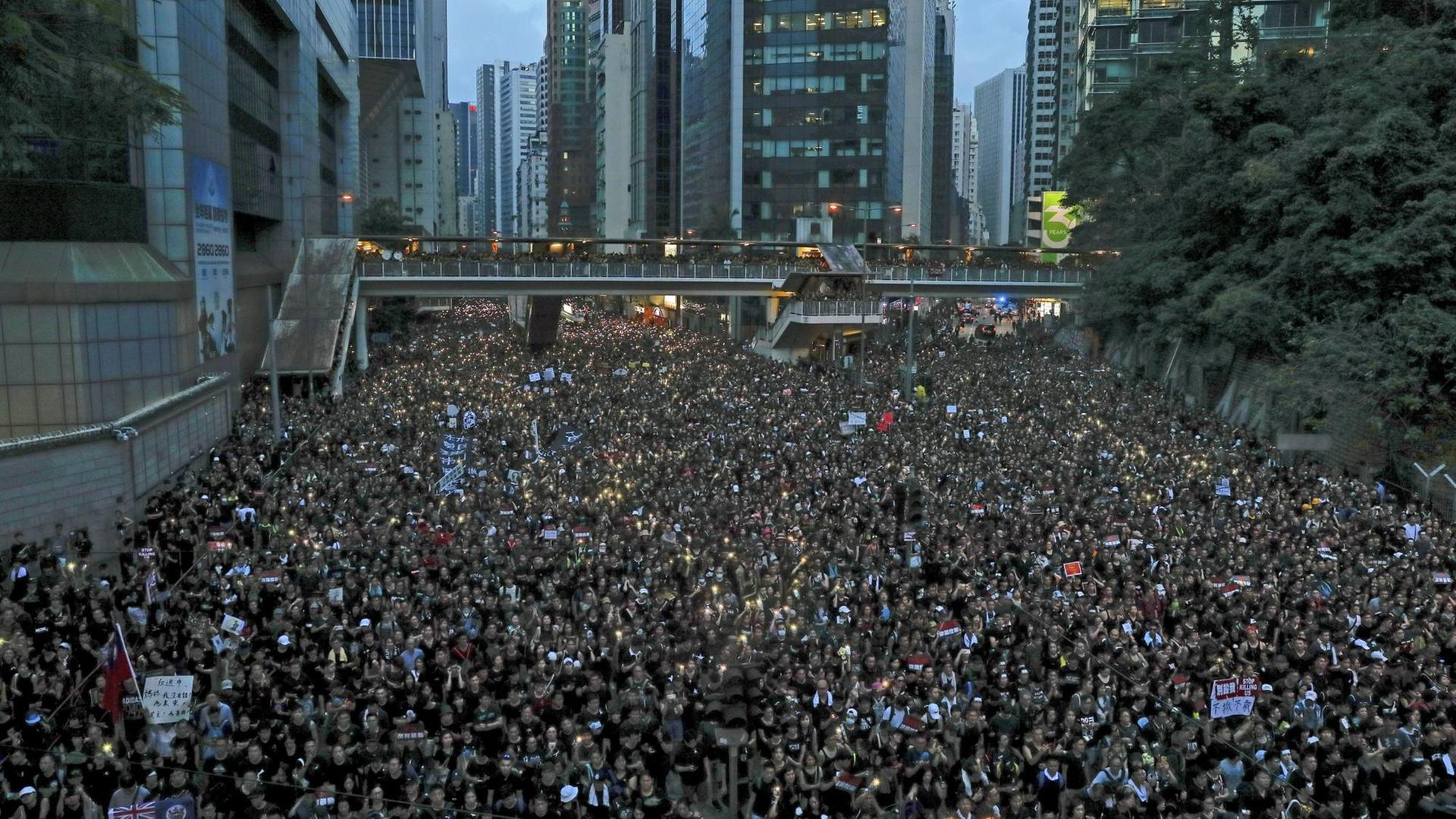Demonstranten in Hongkong am 16. Juni 2019 Demonstranten in Hongkong am 16. Juni 2019