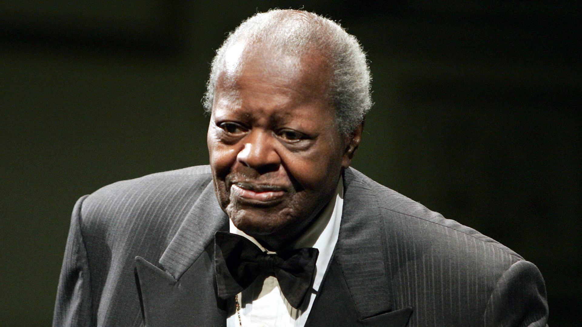 Der kanadische Jazzmusiker Oscar Peterson am 28.08.2005 bei einem Auftritt in der Semperoper Dresden Der kanadische Jazzmusiker Oscar Peterson am 28.08.2005 bei einem Auftritt in der Semperoper Dresden
