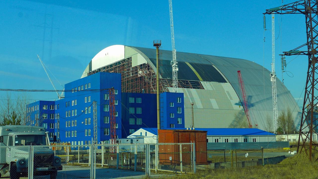 Das New Safe Confinement ist die größte bewegliche Struktur, die jemals gebaut worden ist Das New Safe Confinement ist die größte bewegliche Struktur, die jemals gebaut worden ist