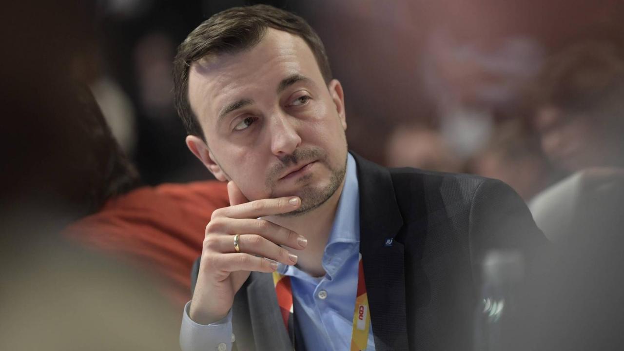 Ziemiak als Zuhörer auf dem Parteitag in Hamburg Ziemiak als Zuhörer auf dem Parteitag in Hamburg