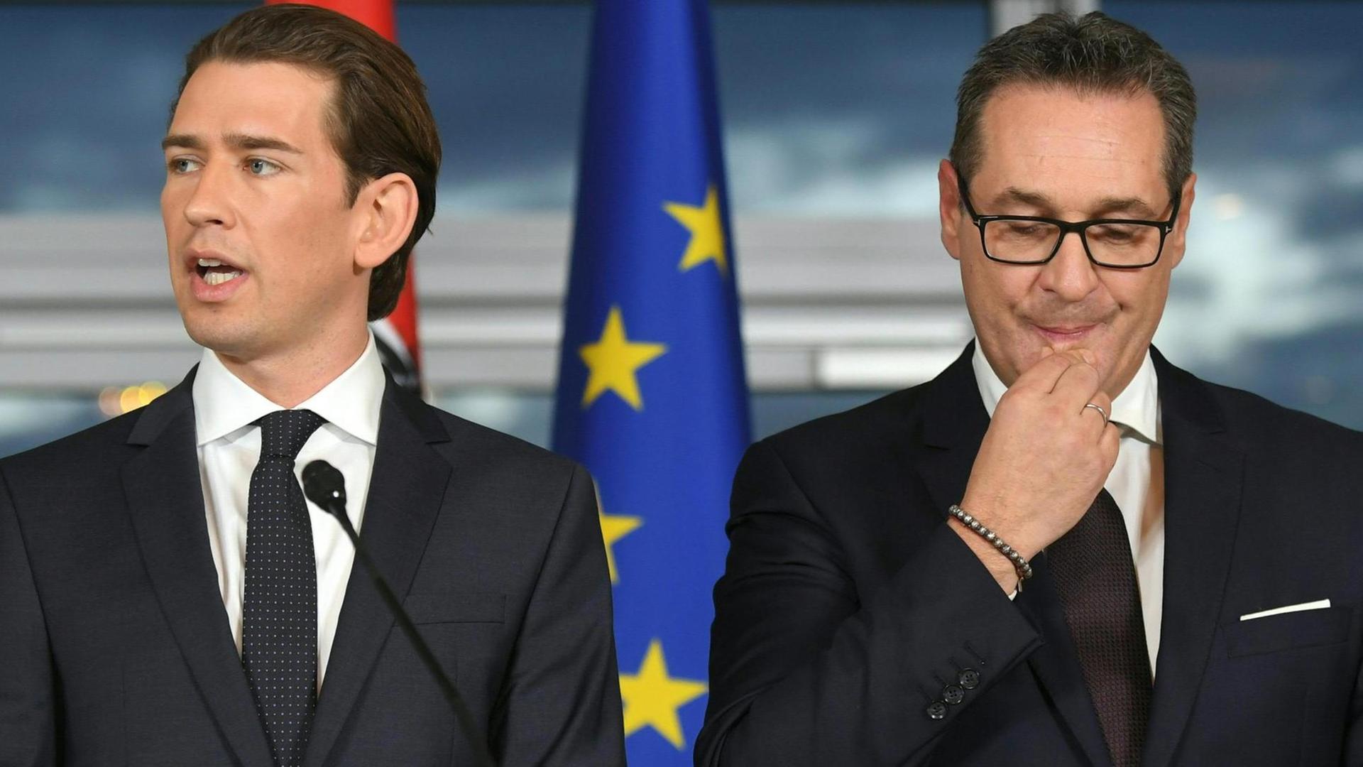 Das Foto von Dezember 2017 zeigt den österreichischen Bundeskanzler Sebastian Kurz mit FPÖ-Chef und Vizekanzler Heinz-Christian Strache. Das Foto von Dezember 2017 zeigt den österreichischen Bundeskanzler Sebastian Kurz mit FPÖ-Chef und Vizekanzler Heinz-Christian Strache.