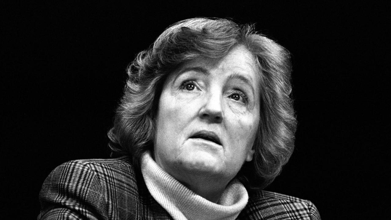 Eine Pressefoto aus den frühen 1990er Jahren von der damaligen Treuhand Präsidentin Brigit Breuel. Eine Pressefoto aus den frühen 1990er Jahren von der damaligen Treuhand Präsidentin Brigit Breuel.