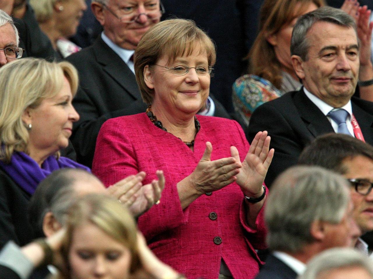 Bundeskanzlerin Angela Merkel schaut das Finale der FIFA-Frauen-Fußball-Weltmeisterschaft 2011 in Deutschland. 
