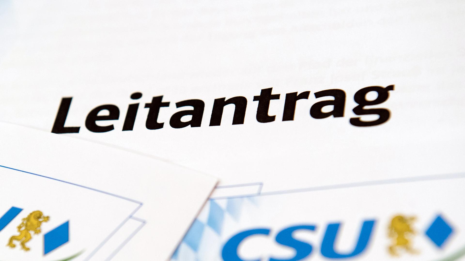Ein Ausdruck des Leitantrages der CSU für den Parteitag (12.-13.12.2014) liegt auf einem Tisch. Ein Ausdruck des Leitantrages der CSU für den Parteitag (12.-13.12.2014) liegt auf einem Tisch.