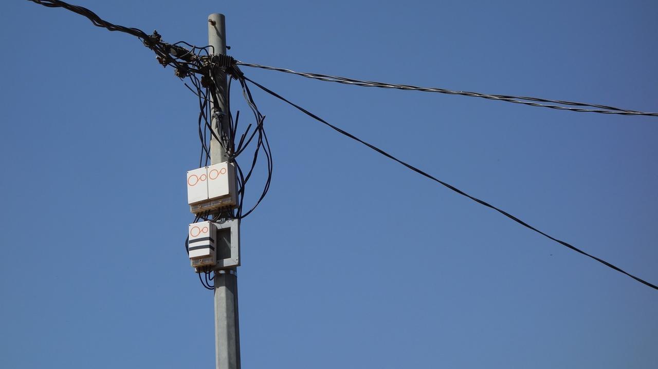 Ein Stromzähler an einem Leitungsmast. Ein Stromzähler an einem Leitungsmast.