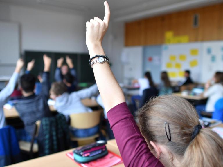 An Grund- und Berufsschulen in Baden-Württemberg fehlen Lehrer. 