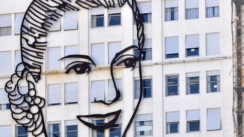 Dieses Bild von Eva Perón ("Evita") war 2012 auf der Fassade des Gesundheitsministeriums in Buenos Aires zu sehen.