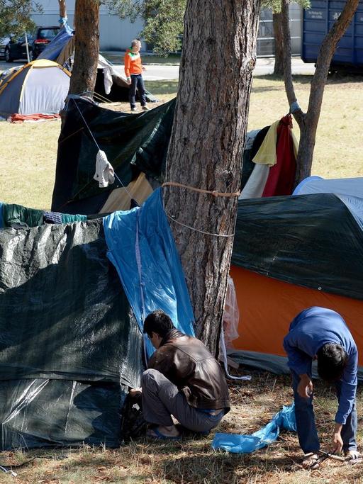 Zelte in der österreichischen Flüchtlingsaufnahmestelle in Traiskirchen. Das Lager ist völlig überfüllt, deshalb sollen Flüchtlinge vorübergehend in der Slowakei unter kommen.