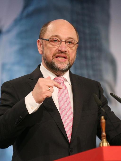 Der Kanzlerkandidat Martin Schulz (SPD) redet beim Parteitag der Bocholter SPD am 06.02.2017 in Bocholt.