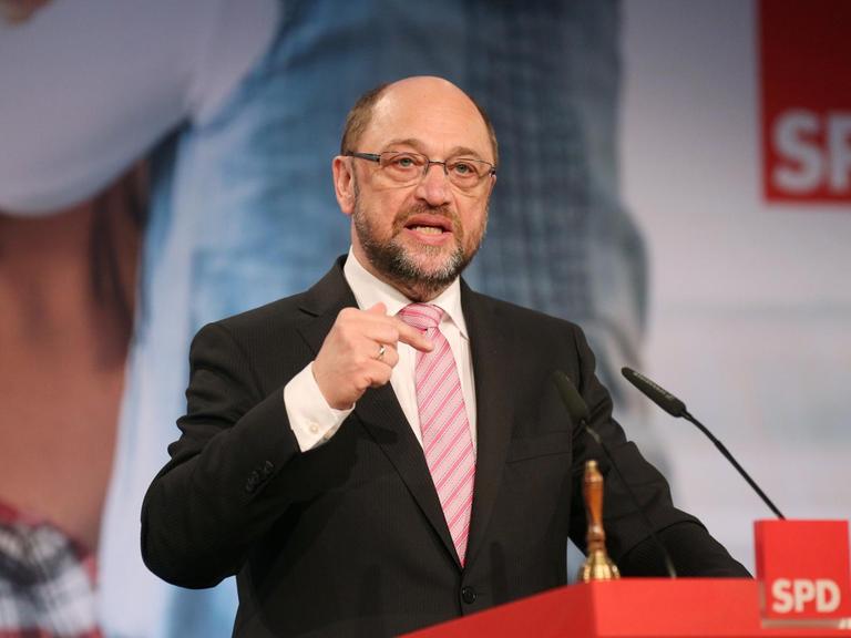 Der Kanzlerkandidat Martin Schulz (SPD) redet beim Parteitag der Bocholter SPD am 06.02.2017 in Bocholt.