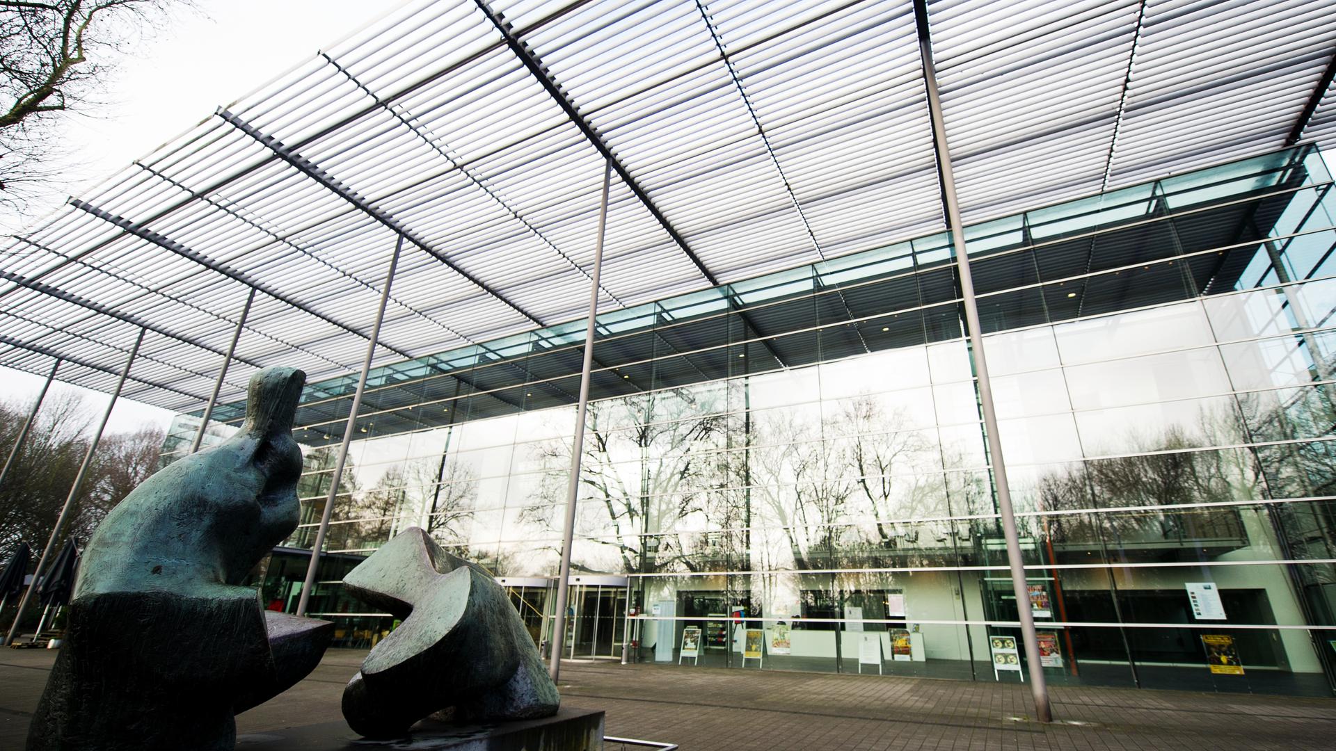 Die Ruhrfestspielhalle in Recklinghausen (Nordrhein-Westfalen) von Außen aufgenommen. Die Ruhrfestspielhalle in Recklinghausen (Nordrhein-Westfalen) von Außen aufgenommen.