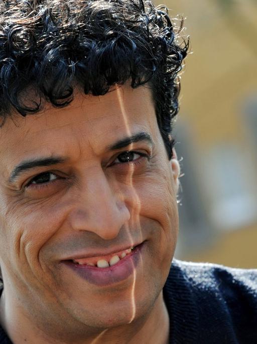 Der algerisch-deutsche Weltmusikers Hamid Baroudi.