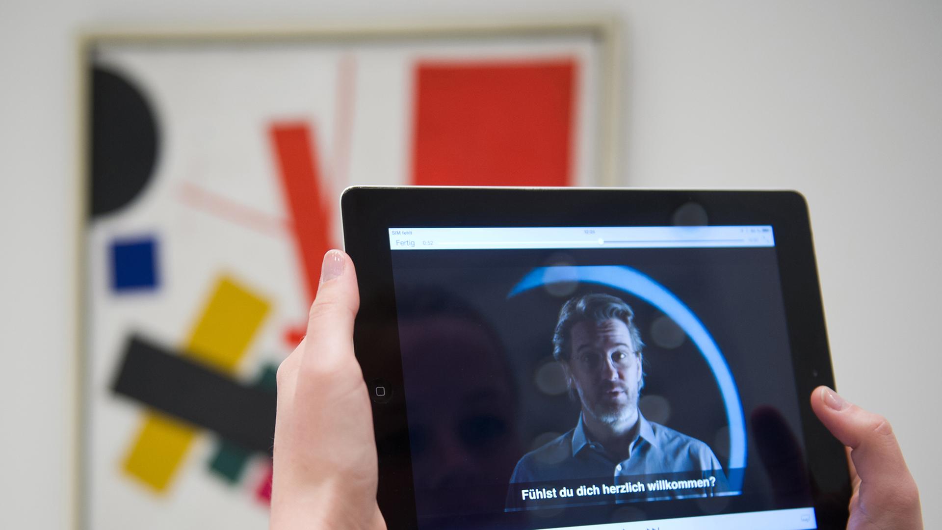 Entworfen hat der Künstler Olafur Eliasson "Dein Audioguide" für die Kunstsammlung in Düsseldorf Entworfen hat der Künstler Olafur Eliasson "Dein Audioguide" für die Kunstsammlung in Düsseldorf