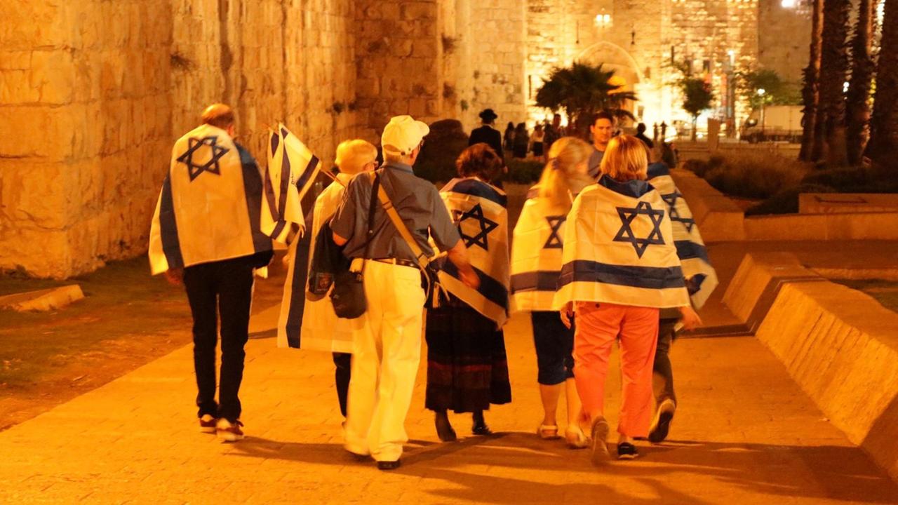 Menschen in Israel feiern den 70. Jahrestag der Staatsgründung