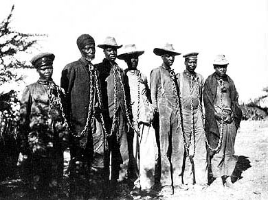 Zeugen des Verbrechens: Herero-Krieger in deutscher Gefangenschaft Zeugen des Verbrechens: Herero-Krieger in deutscher Gefangenschaft