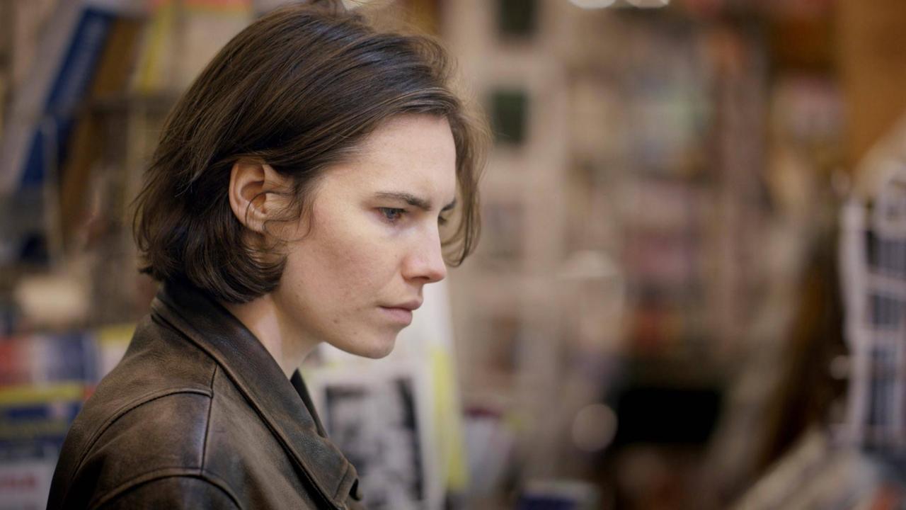 Die US-Amerikanerin Amanda Marie Knox wurde als Angeklagte im Mordfall Meredith Kercher weltweit bekannt. Nach einer Gefängnisstrafe von vier Jahren wurde sie in der letzten gerichtlichen Instanz freigesprochen. Die US-Amerikanerin Amanda Marie Knox wurde als Angeklagte im Mordfall Meredith Kercher weltweit bekannt. Nach einer Gefängnisstrafe von vier Jahren wurde sie in der letzten gerichtlichen Instanz freigesprochen.