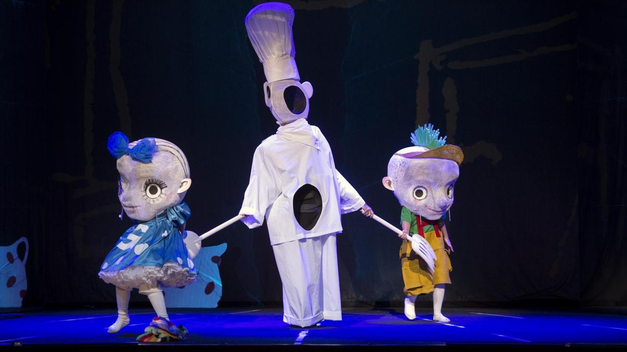 Katrin Wundsam als Hänsel und Elsa Dreisig als Gretel in "Hänsel und Gretel" an der Staatsoper Berlin Katrin Wundsam als Hänsel und Elsa Dreisig als Gretel in "Hänsel und Gretel" an der Staatsoper Berlin