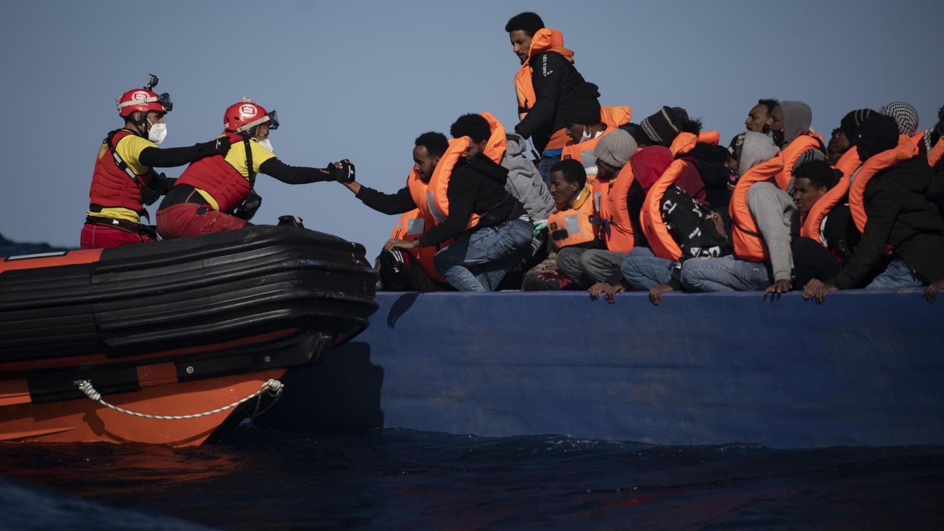 Flucht Und Migration - "Save The Children": Seit 2019 Mehr Als 8.400 ...