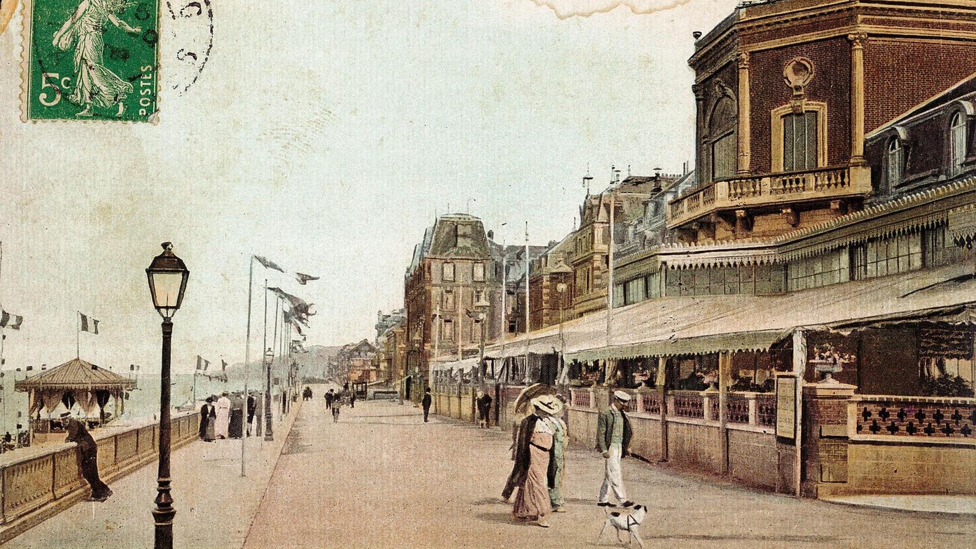 Alte Postkarte mit einer Abbildung der Promenade in Cabourg Alte Postkarte mit einer Abbildung der Promenade in Cabourg