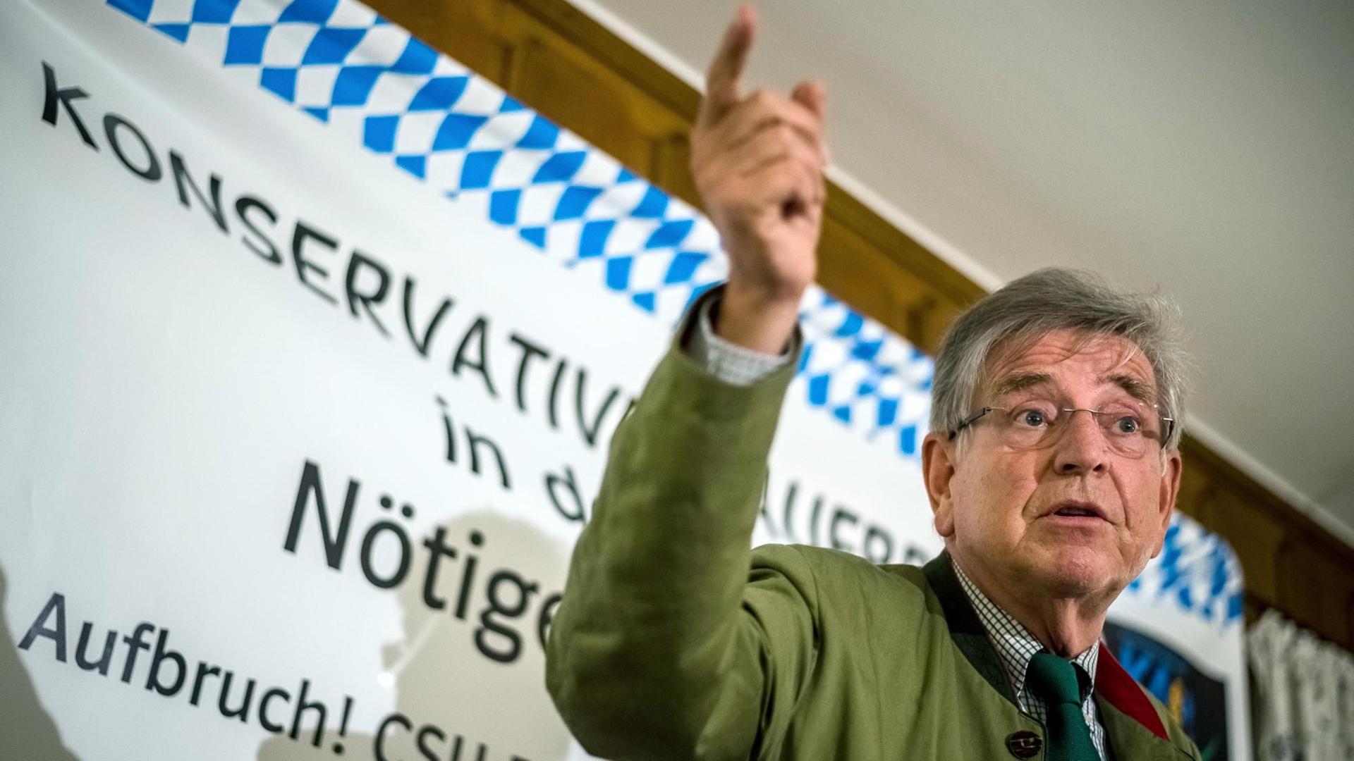 Der CSU-Politiker Thomas Goppel bei einer Rede in Rott am Inn am 20.10.2014.