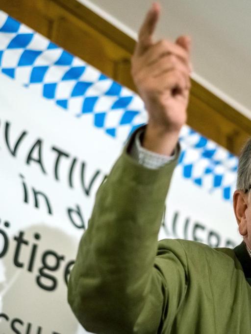 Der CSU-Politiker Thomas Goppel bei einer Rede in Rott am Inn am 20.10.2014.