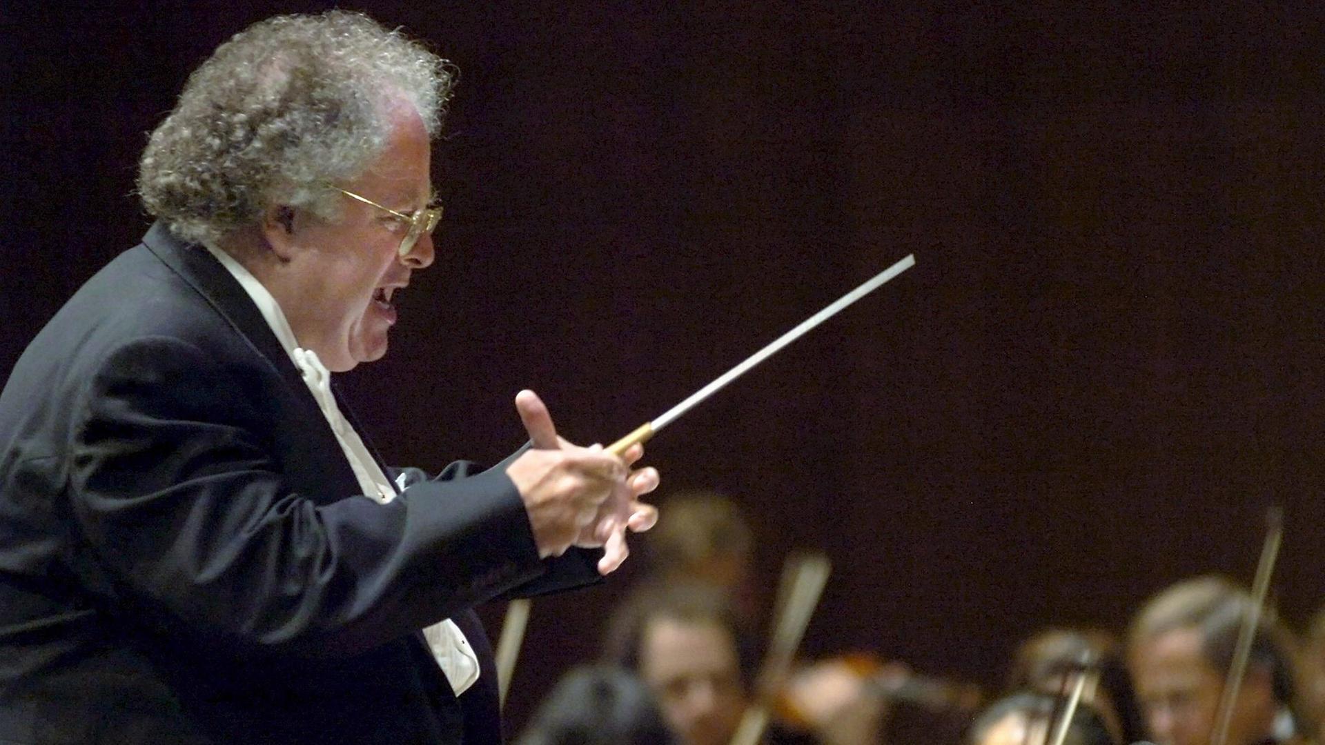 James Levine im August 2007 beim Luzern-Festival in der Schweiz James Levine im August 2007 beim Luzern-Festival in der Schweiz