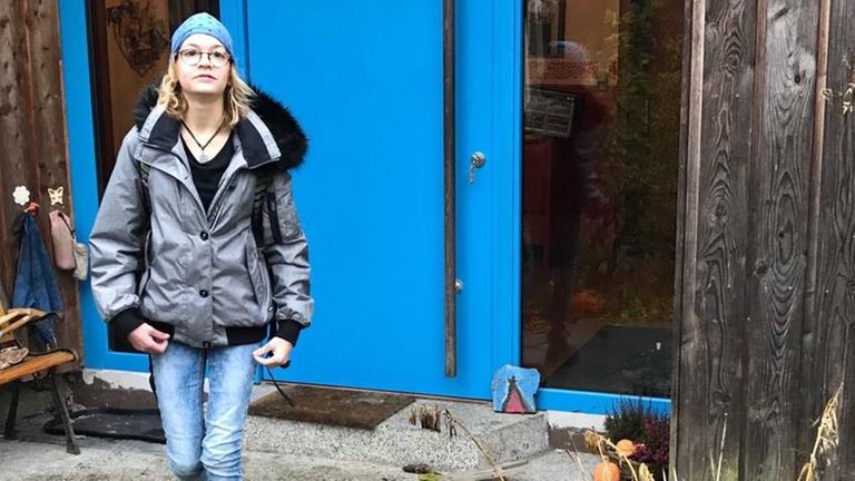 Paulina auf dem Weg zur Schule Paulina auf dem Weg zur Schule
