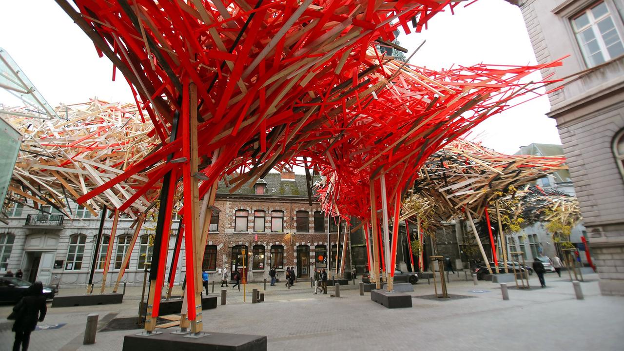 Holzkonstruktion "The Passenger" im belgischen Mons