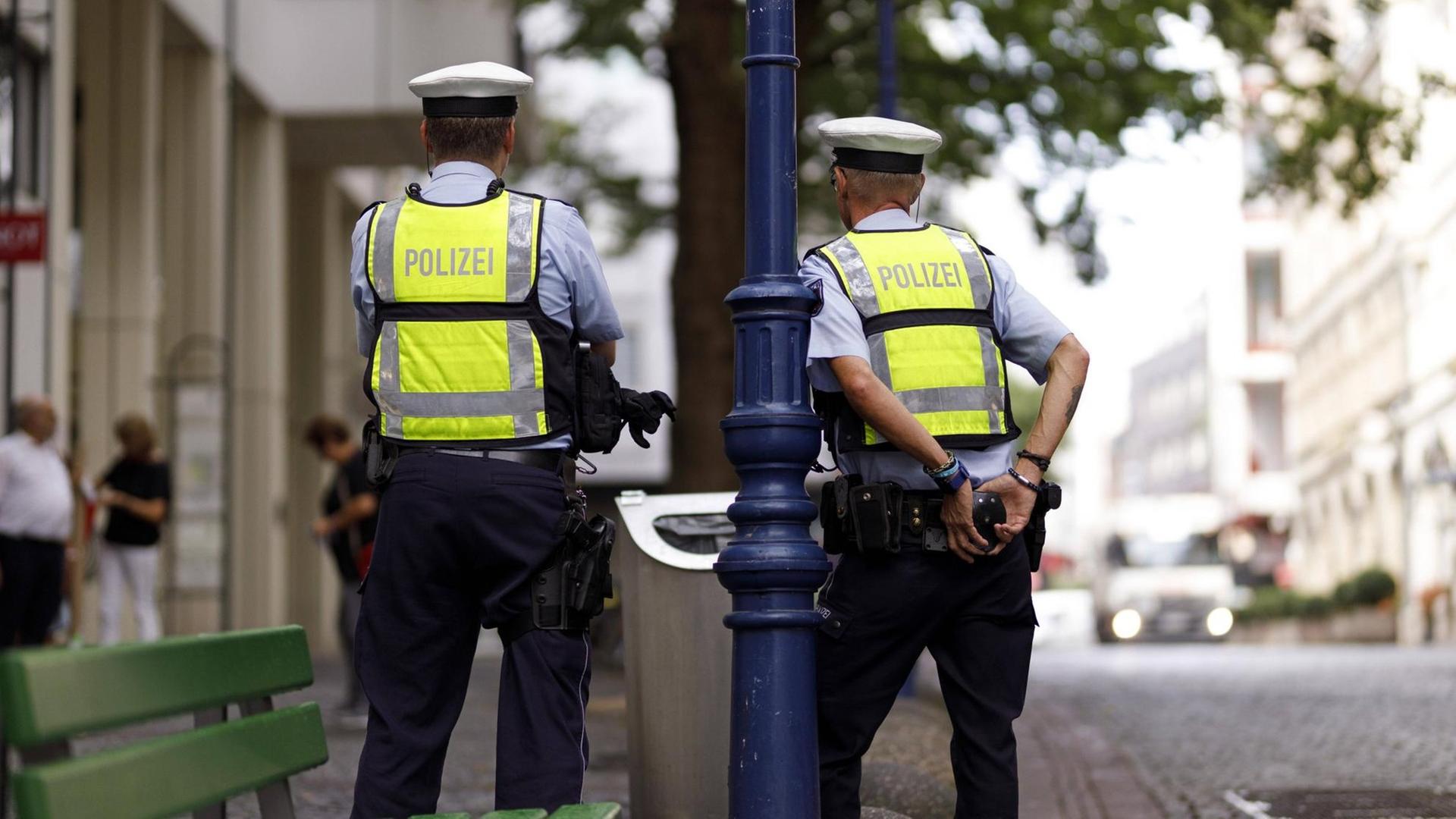 Eine Polizeistreife in der Kölner Altstadt Eine Polizeistreife in der Kölner Altstadt