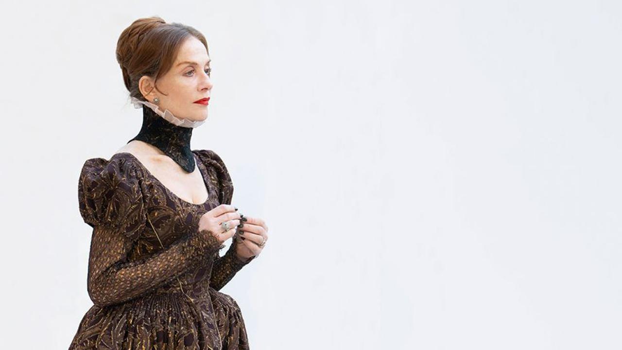 Isabelle Huppert als Mary Stuart, Königin von Frankreich und Schottland.