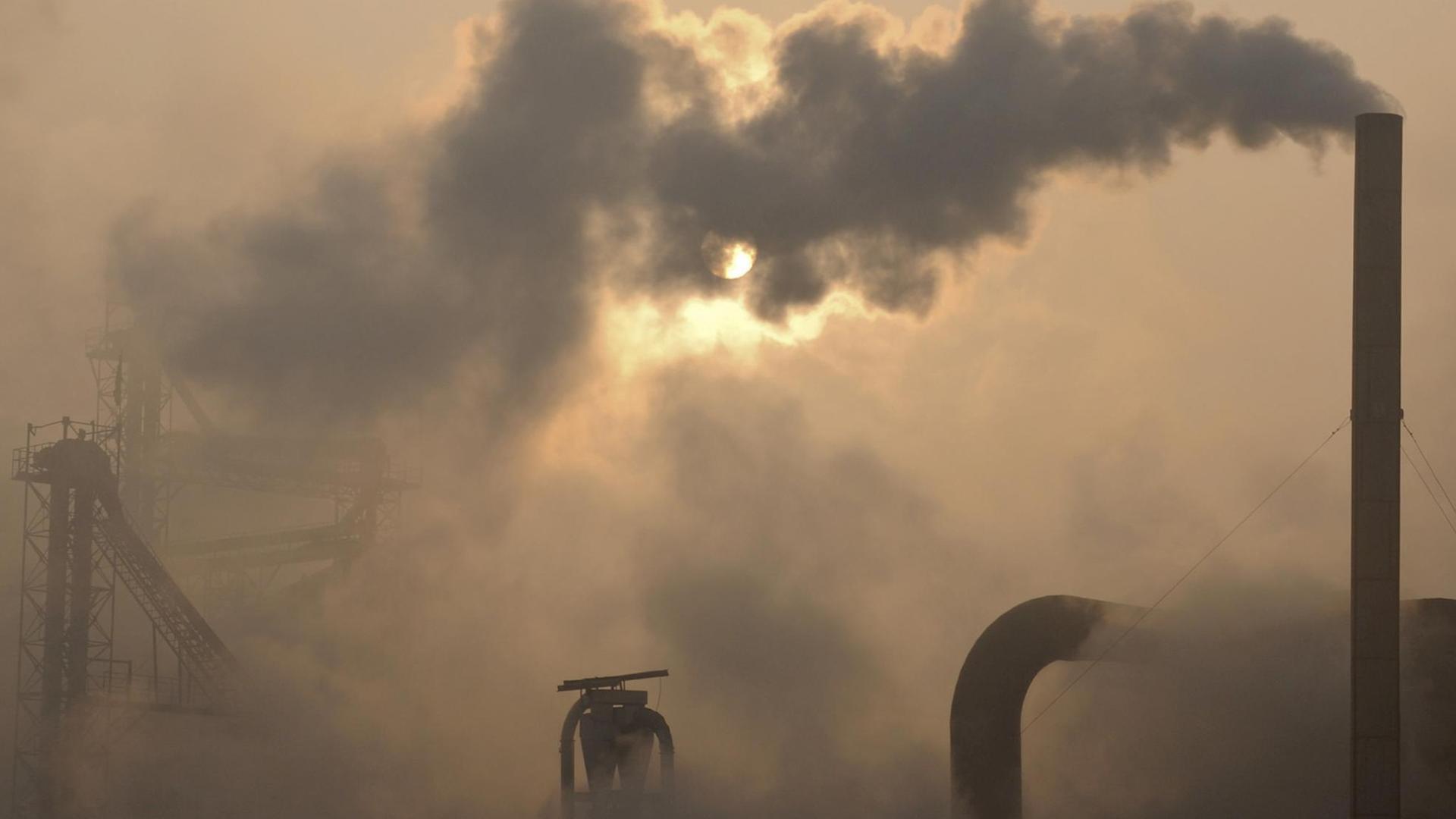 Fabrik im Smognebel Fabrik im Smognebel