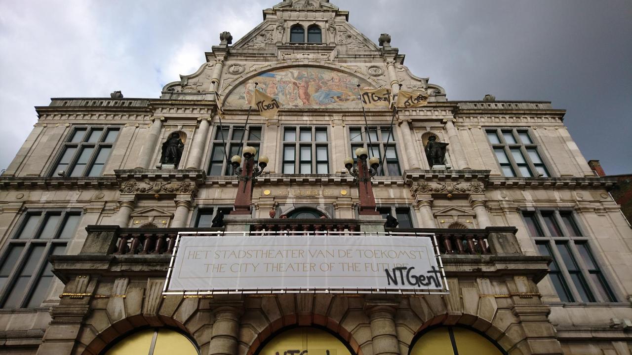 Außenansicht des Stadttheaters NTGent in Belgien. Außenansicht des Stadttheaters NTGent in Belgien.