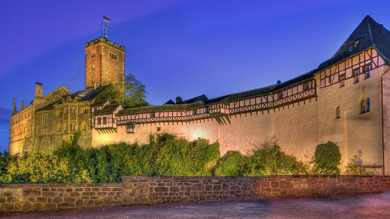 Die Wartburg im Sonnenuntergang. Die Wartburg im Sonnenuntergang.