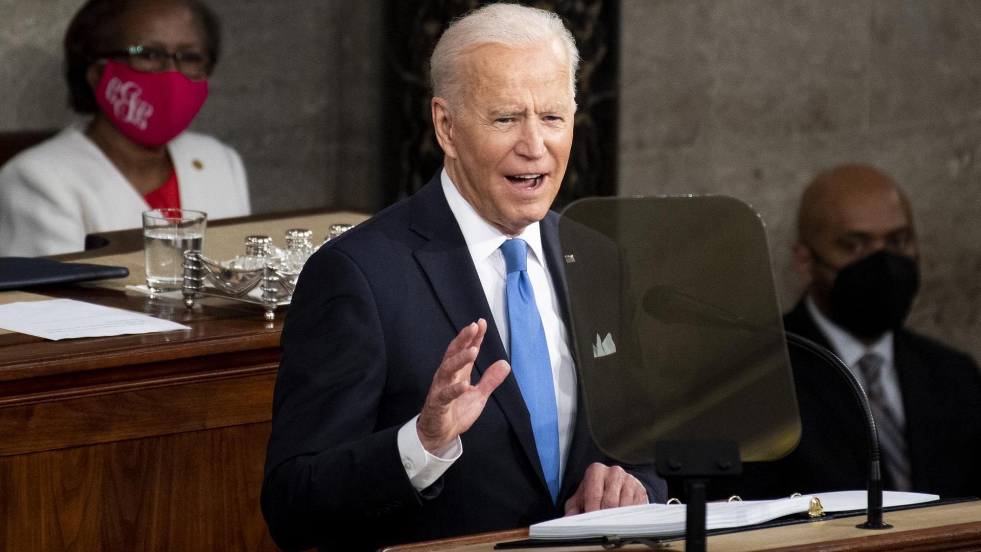 Biden am Rednerpult. Biden am Rednerpult.