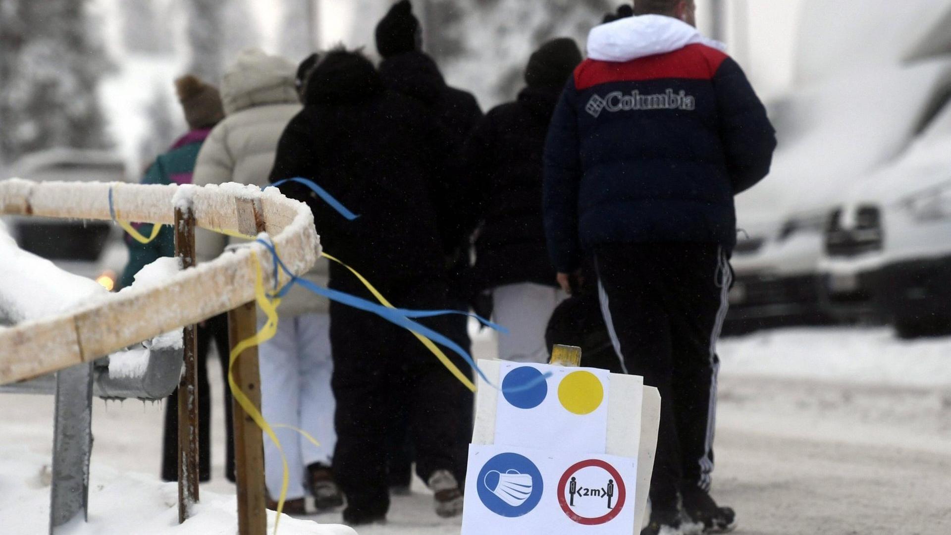 Sicherheitsschilder gegen das Coronavirus in Ruka, Finnland, vor dem dortigen Ski-Weltcup im November 2020. Sicherheitsschilder gegen das Coronavirus in Ruka, Finnland, vor dem dortigen Ski-Weltcup im November 2020.