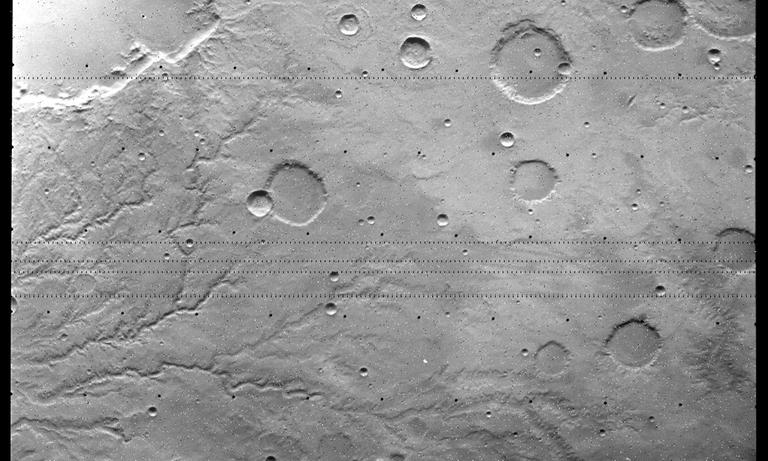 Solche Wasserläufe haben schon die Viking-Orbiter auf der Marsoberfläche fotografiert. Solche Wasserläufe haben schon die Viking-Orbiter auf der Marsoberfläche fotografiert.