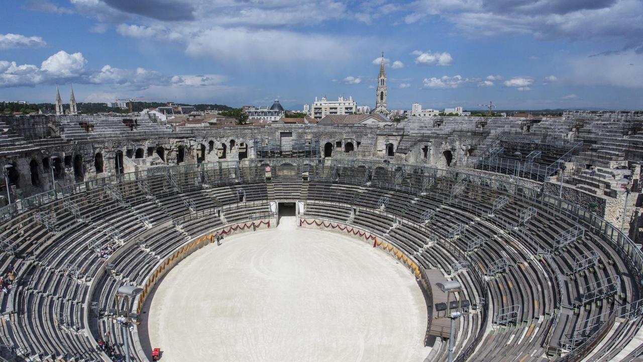 Aufsicht des Amphitheaters in Nîmes, Südfrankreich. Aufsicht des Amphitheaters in Nîmes, Südfrankreich.