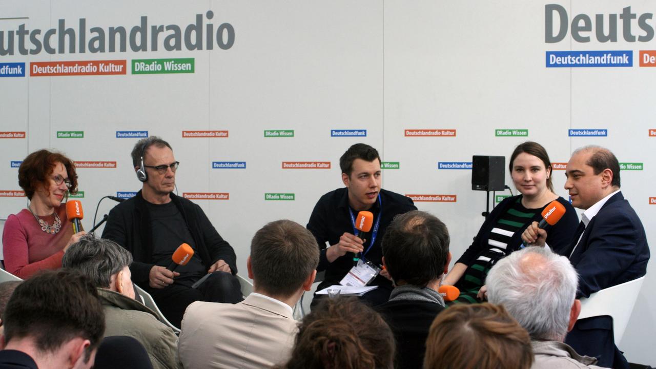 Diskussionsrunde beim "Wortwechsel" am 18. März 2016 auf der Leipziger Buchmesse. Diskussionsrunde beim "Wortwechsel" am 18. März 2016 auf der Leipziger Buchmesse.