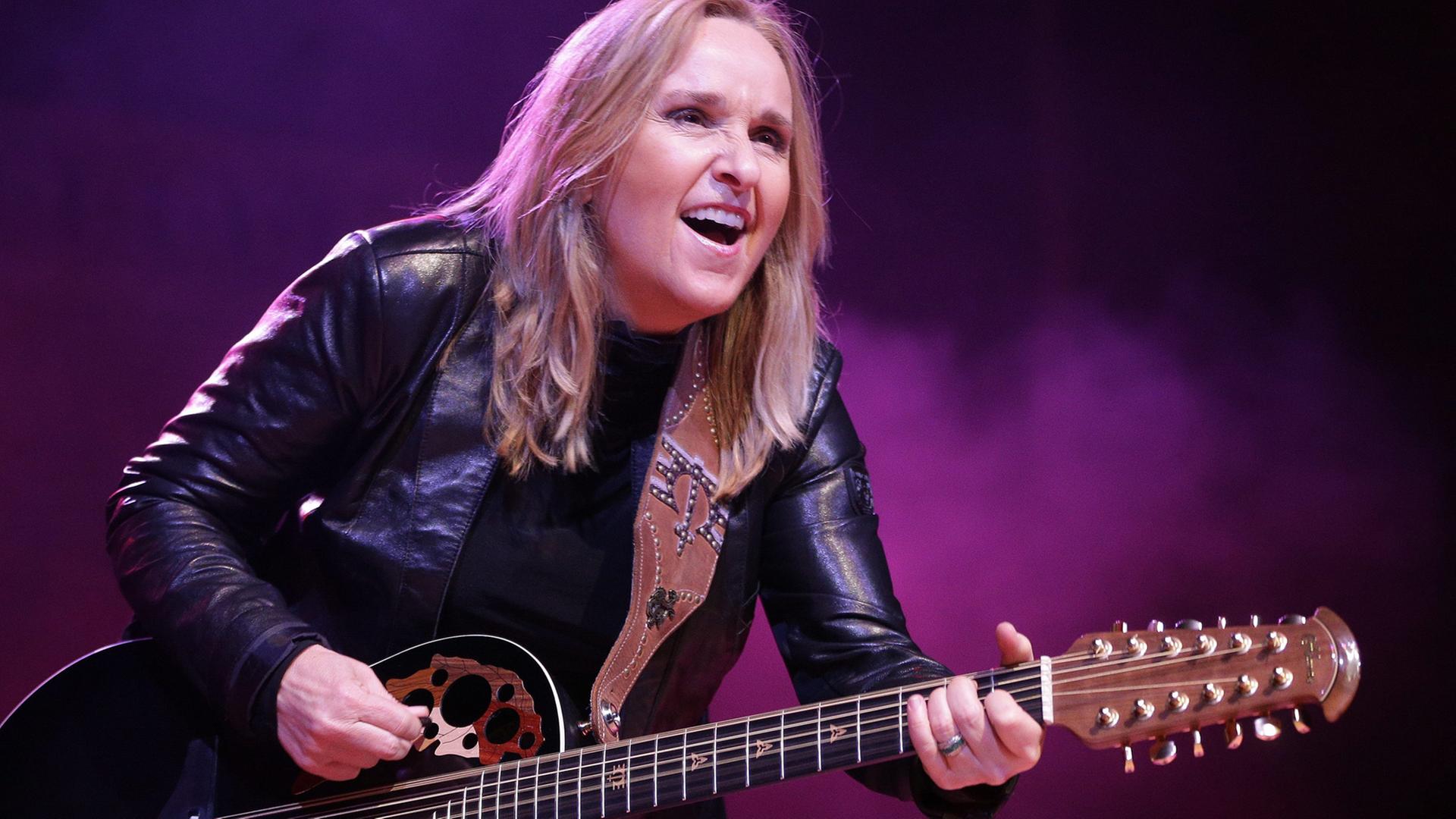 Die Musikerin Melissa Etheridge bei einem Auftritt in Wien (16. April 2015). Die Musikerin Melissa Etheridge bei einem Auftritt in Wien (16. April 2015).