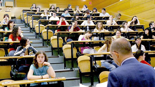 Studieren im Ausland: ein Hörsaal der Universität von Madrid in der Fakultät für Zahnmedizin.