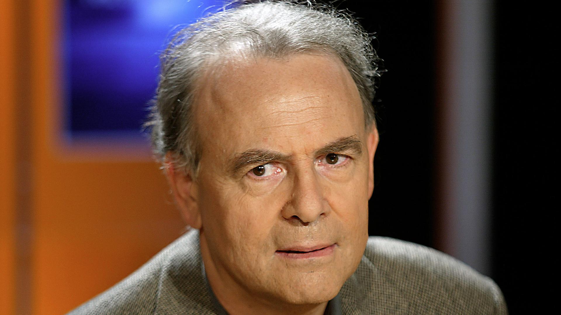 Der französische Schriftsteller Patrick Modiano; Aufnahme vom Oktober 2003 Der französische Schriftsteller Patrick Modiano; Aufnahme vom Oktober 2003