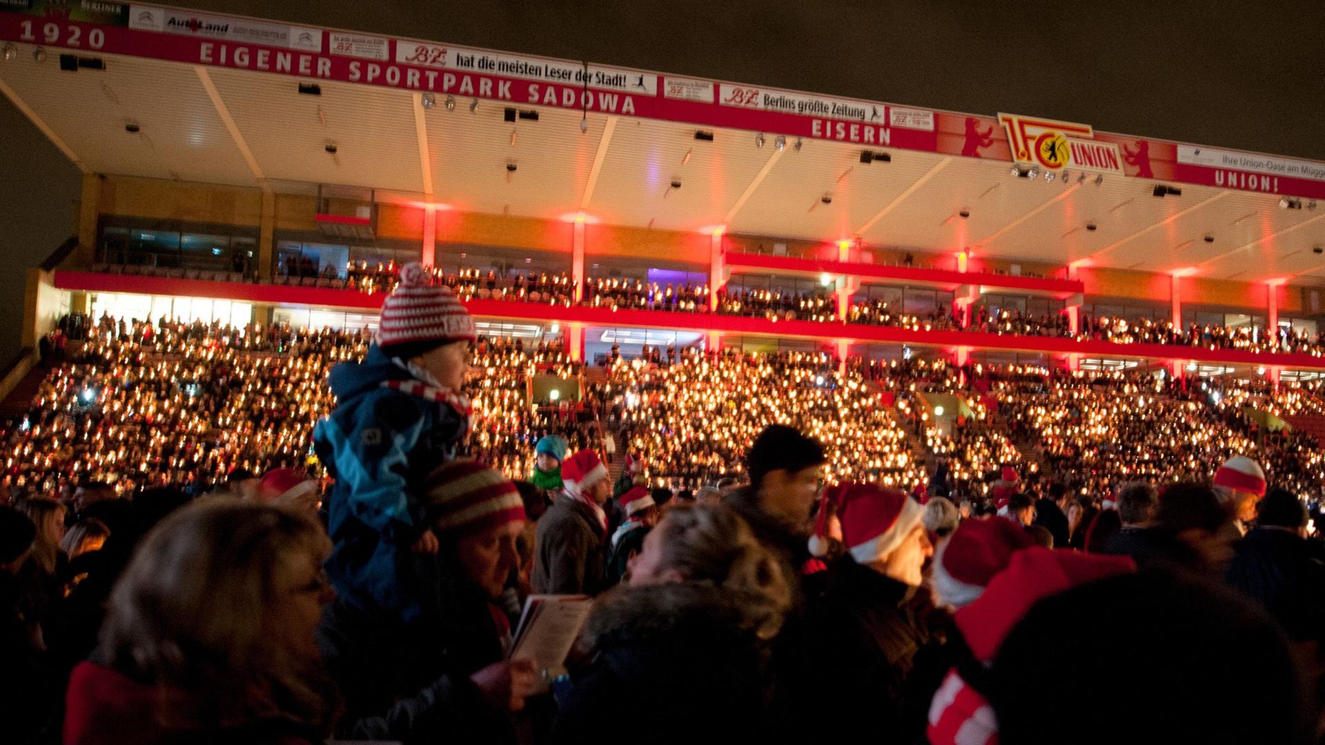 Weihnachtssingen beim 1. FC Union Berlin in die alte Försterei Weihnachtssingen beim 1. FC Union Berlin in die alte Försterei