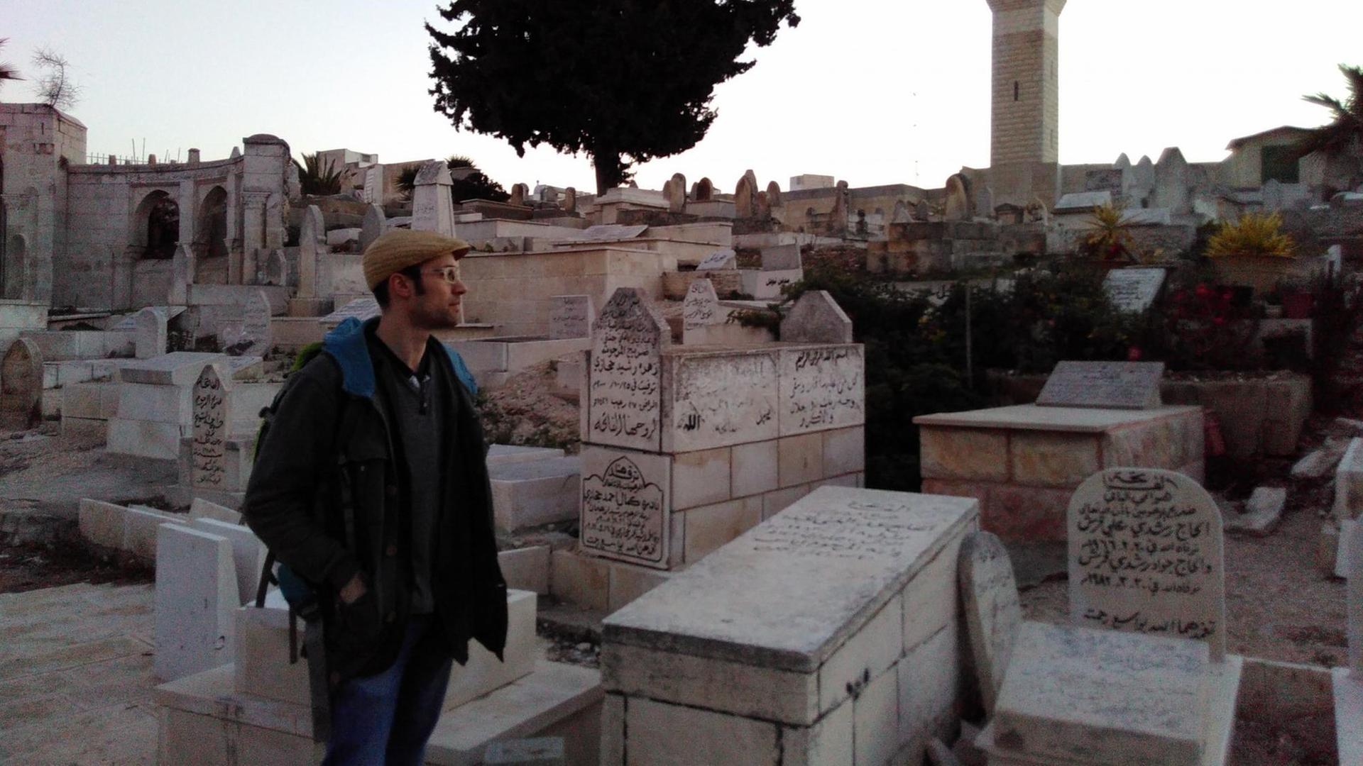 Anton auf dem Ostjerusalemer Friedhof. Anton auf dem Ostjerusalemer Friedhof.