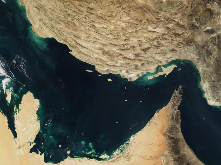 Der Persische Golf, die Straße von Hormus und der Golf von Oman in einer Satellitenaufnahme.