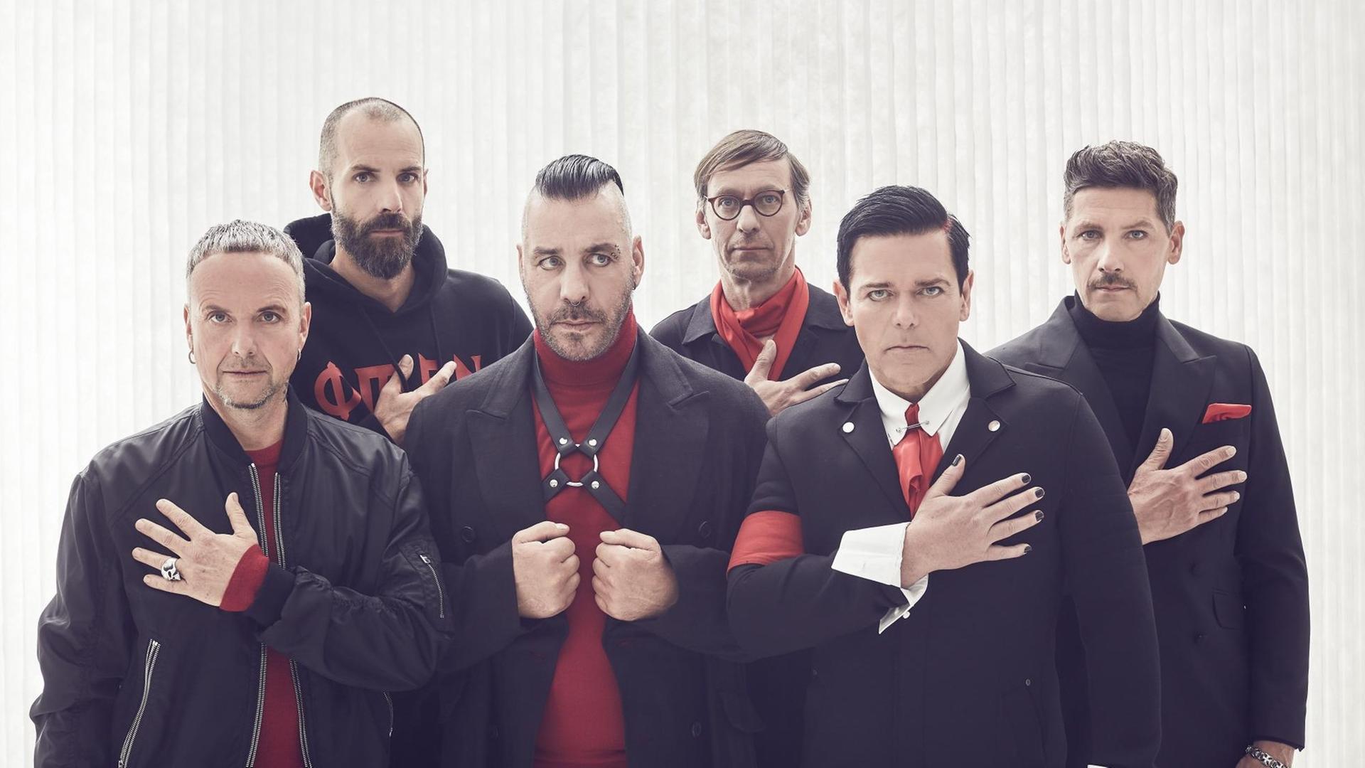 Bandfoto mit Till Lindemann und seinen Kollegen. Bandfoto mit Till Lindemann und seinen Kollegen.